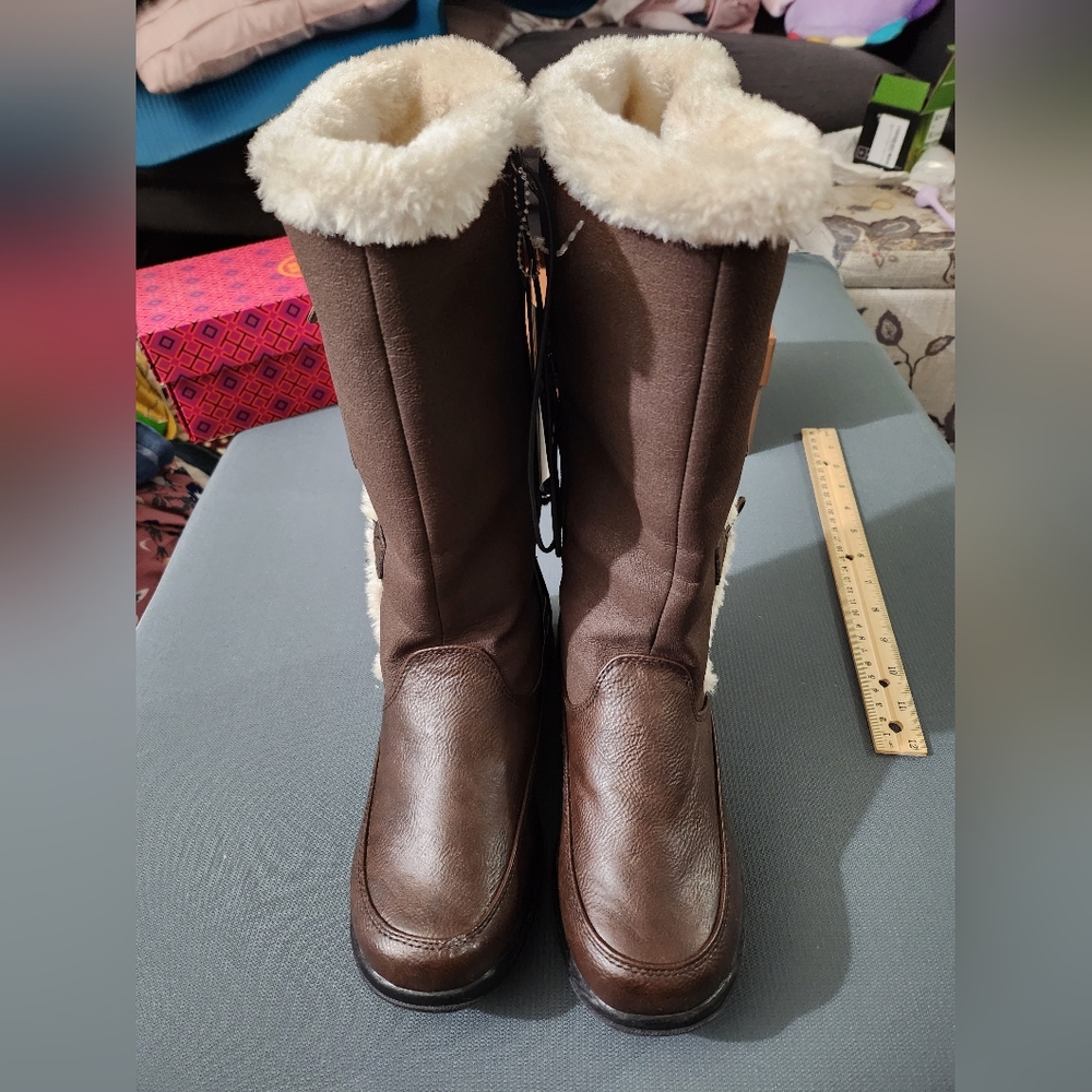 Totes Boots - Size 6 NEW